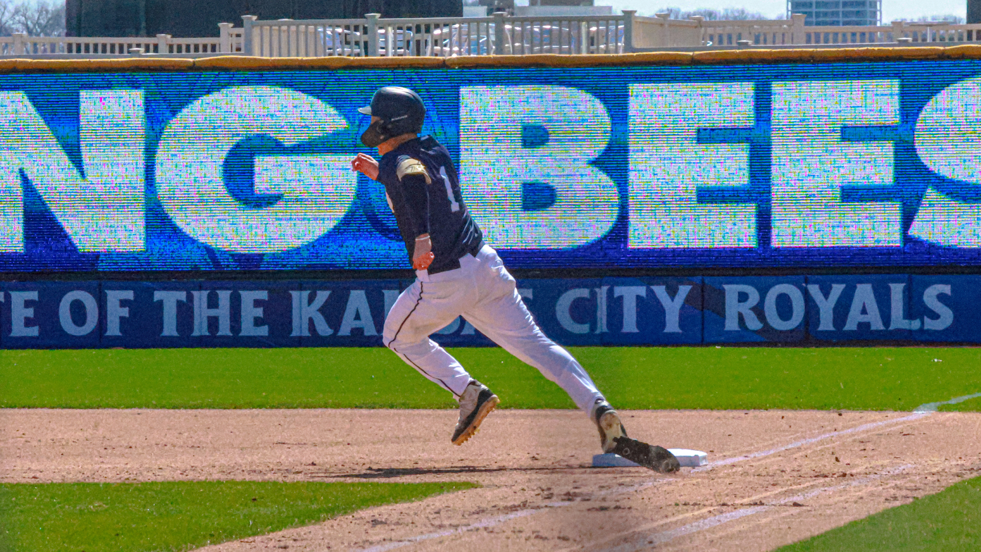 Bees score 28 runs to take opening doubleheader from V-Hawks
