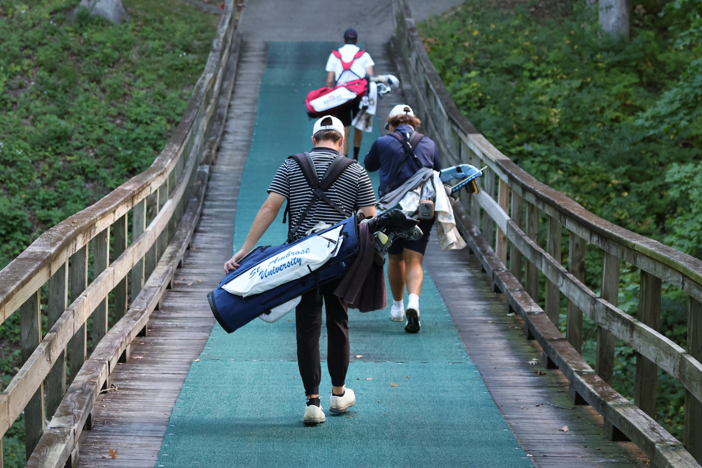 Riggs leads Bees at WIU Intercollegiate