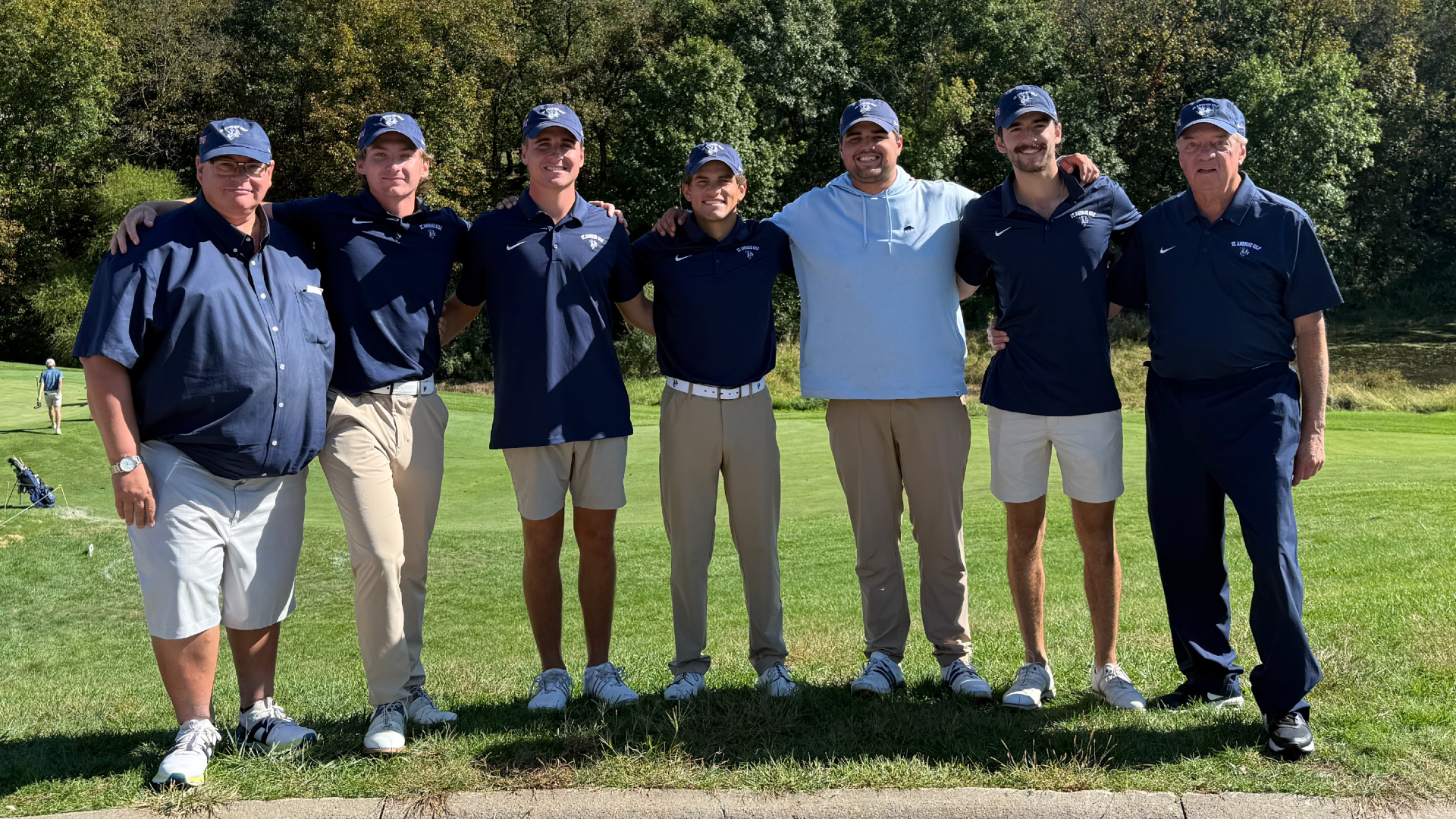 Bees finish in top half at Central Fall Classic