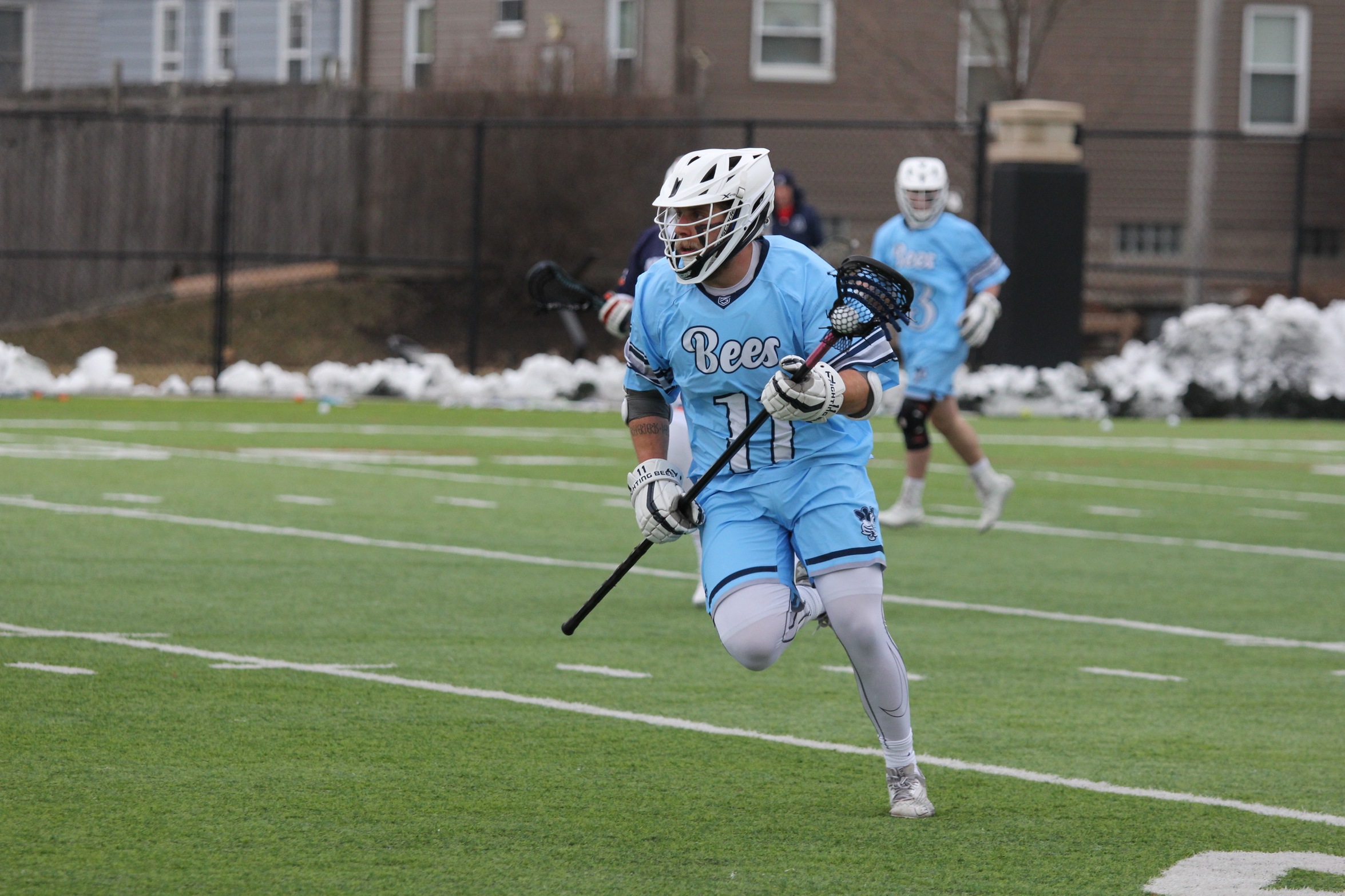 Bees dominate in win over Warriors