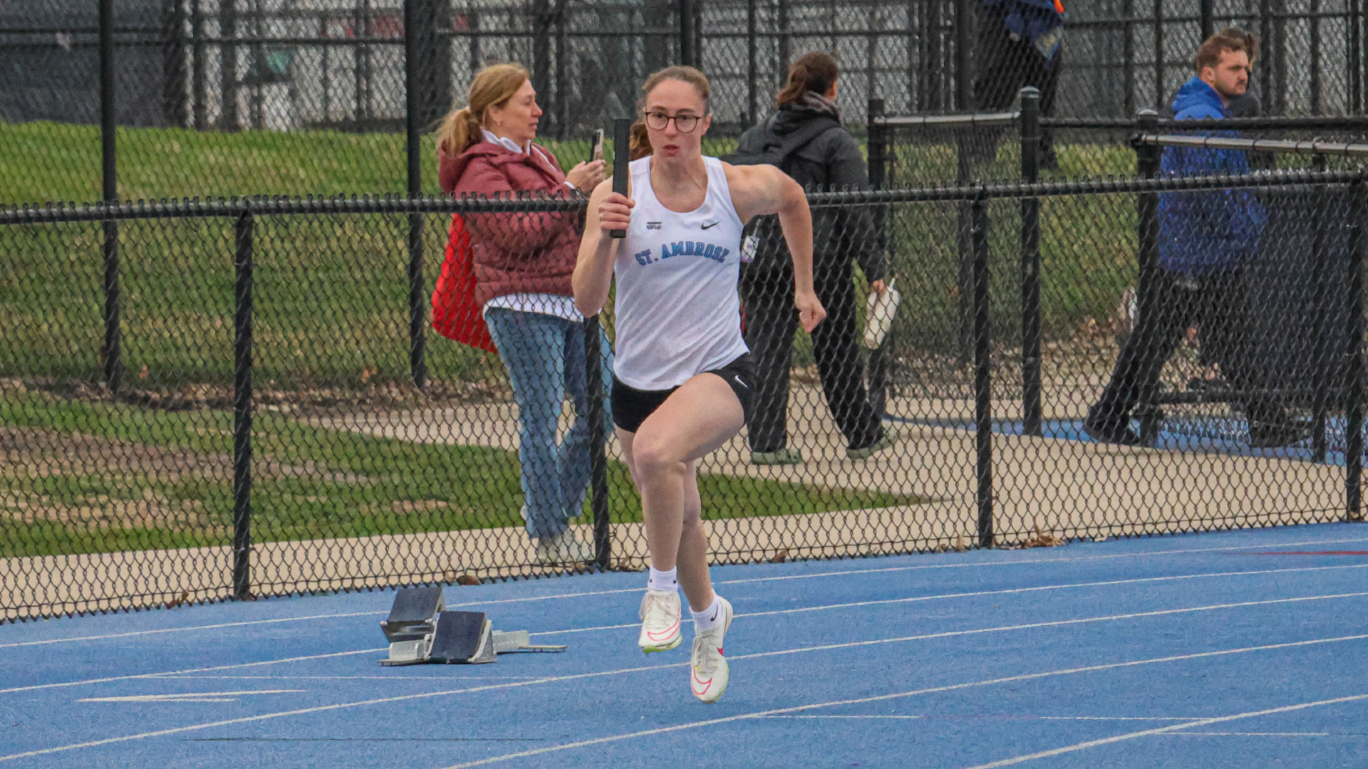 Bees race at Mustang Distance Carnival & Open