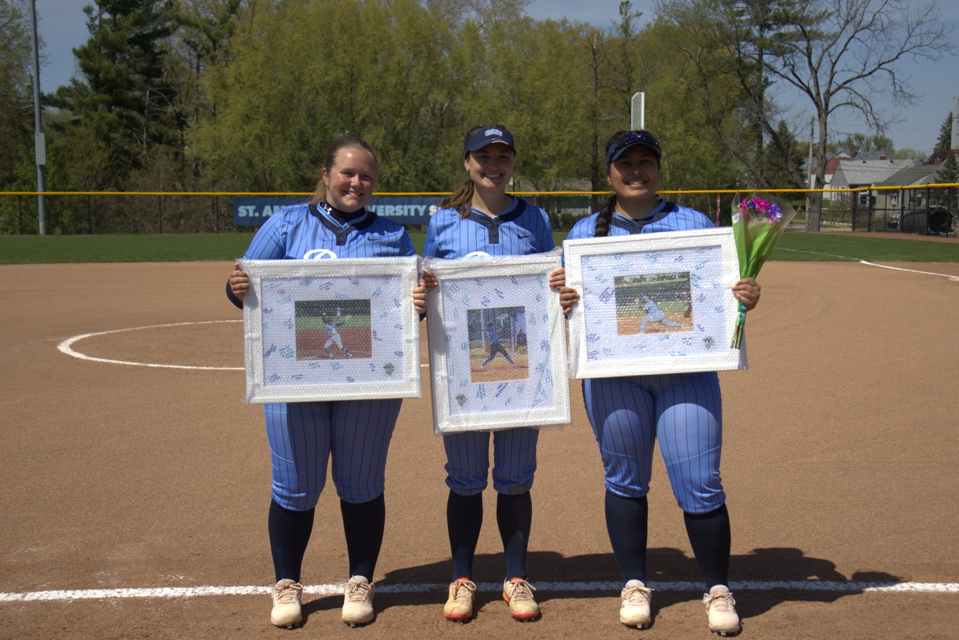 SAU finishes with two wins against the Tigers; A senior day sweep for the Bees