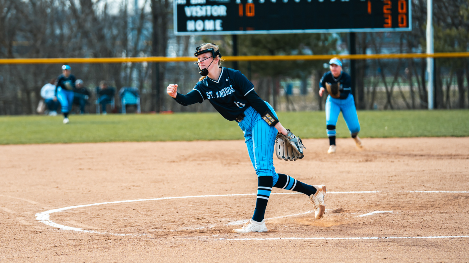 Bees get walk-off win in series opener with Tigers