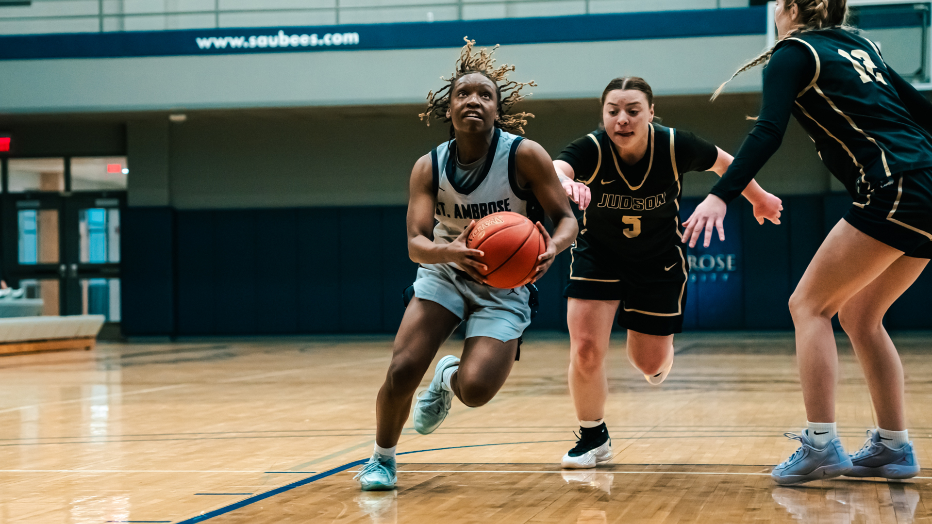 Bees shake off slow start to run past Eagles