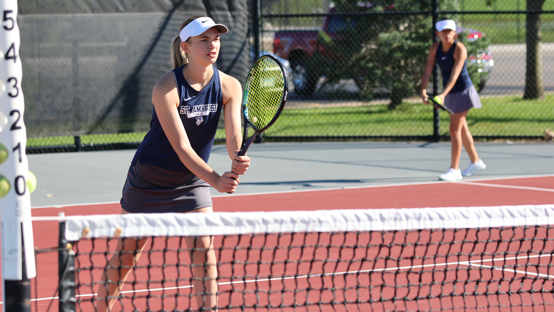 Bees drop two duals to wrap up fall schedule